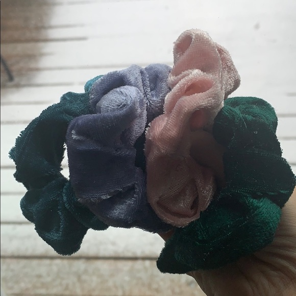 VELVET hair scrunchies - Picture 1 of 3